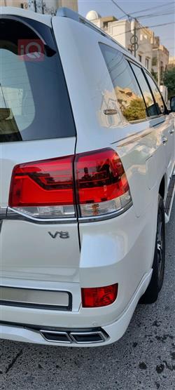 تۆیۆتا لاند کروزەر